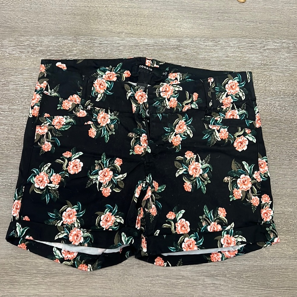 Torrid Size 12 Black & Pink Floral Shorts
